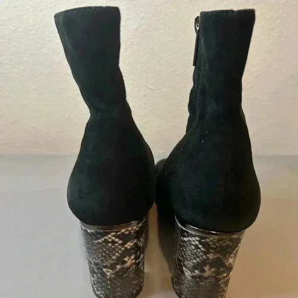 🖤🩶”Tahari” Black Suede Peep Toe Booties w/Snakeskin Print & Metallic Heel🖤🩶 - Picture 3 of 10